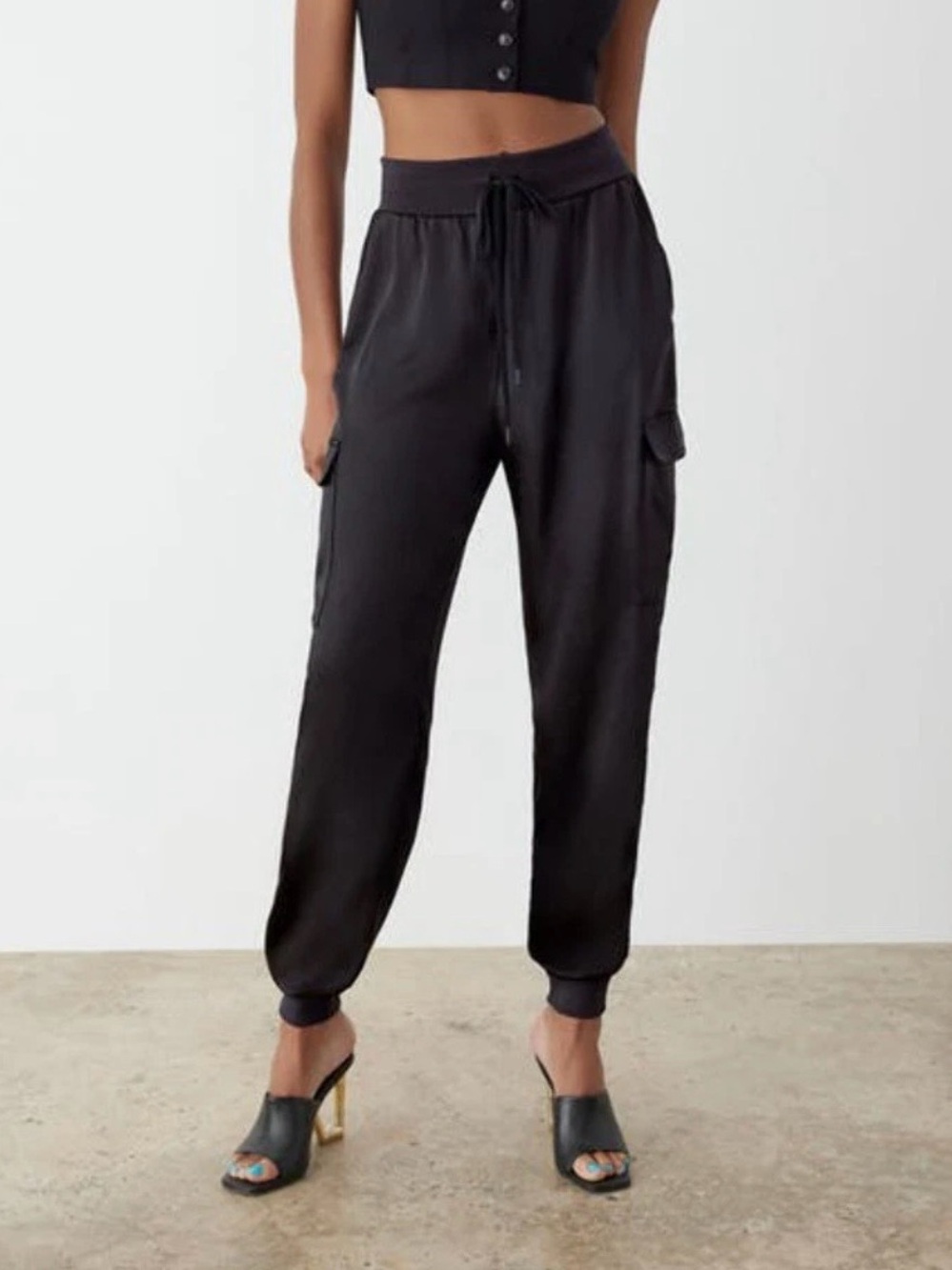 GSTQ Women's Black Satin cargo Jogger. Size S